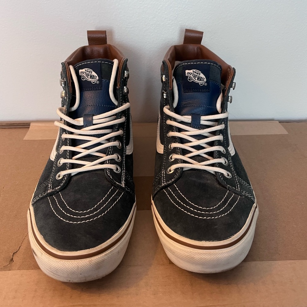 Vans Sk8-Hi MTE Size 10.5 Shoe, Navy Blue/Brown